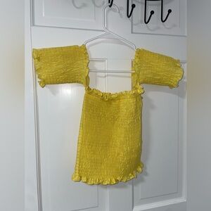 Top estraple estresh light yellow color.
